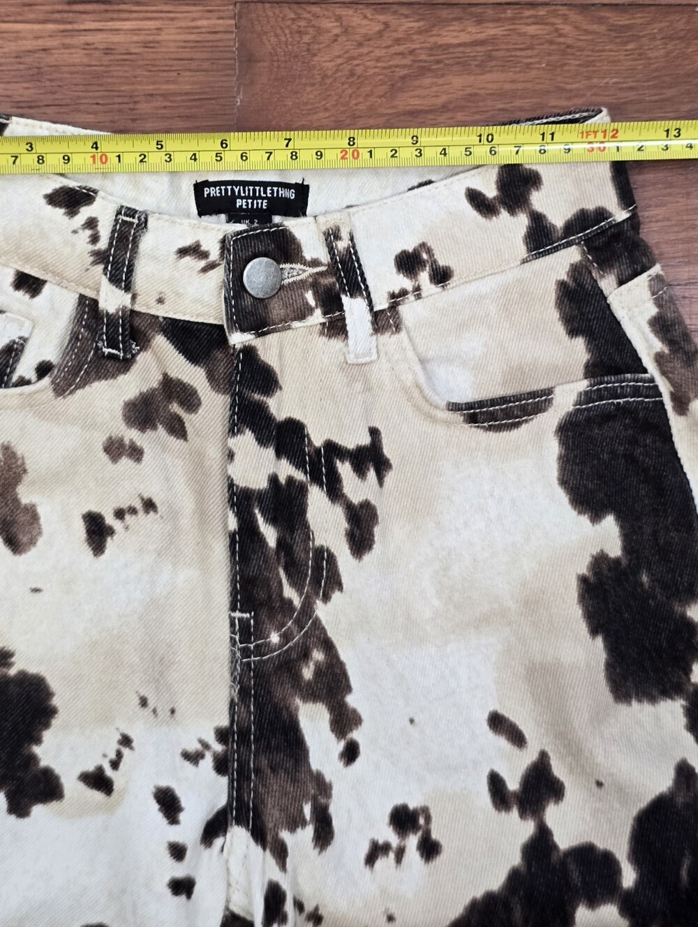 PrettyLittleThing Petite Cow Print Wide Leg Jeans Raw Hem Brown Tan Sz.00 - Picture 11 of 14